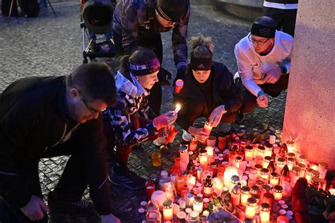 República Checa marca día de luto tras tiroteo masivo que dejó 14 muertos en Praga